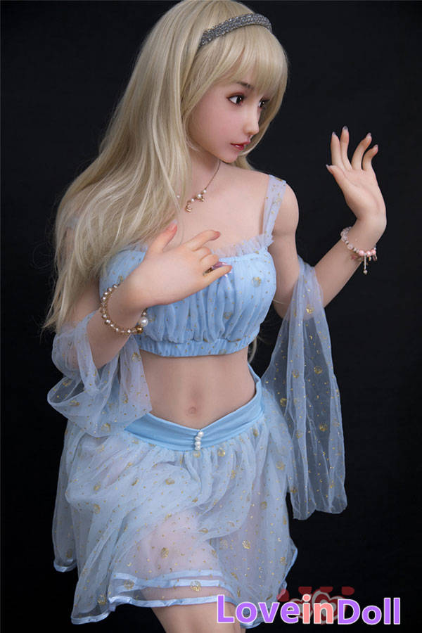 ナチュラル肌の金髪セックス人形